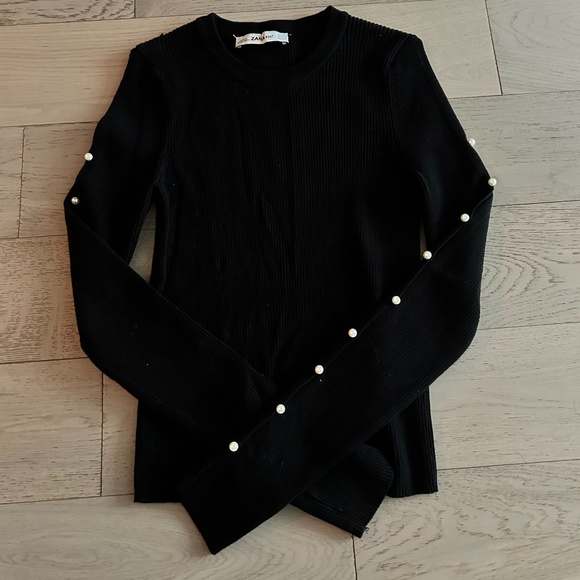 Ribbed black sweater with pearl details - Picture 1 of 3